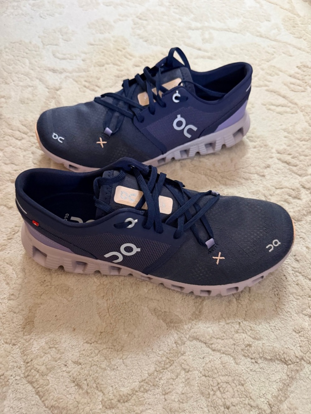 Women’s On Cloud Running Shoes Size 8.5